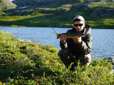Летняя рыбалка на тундровых озерах